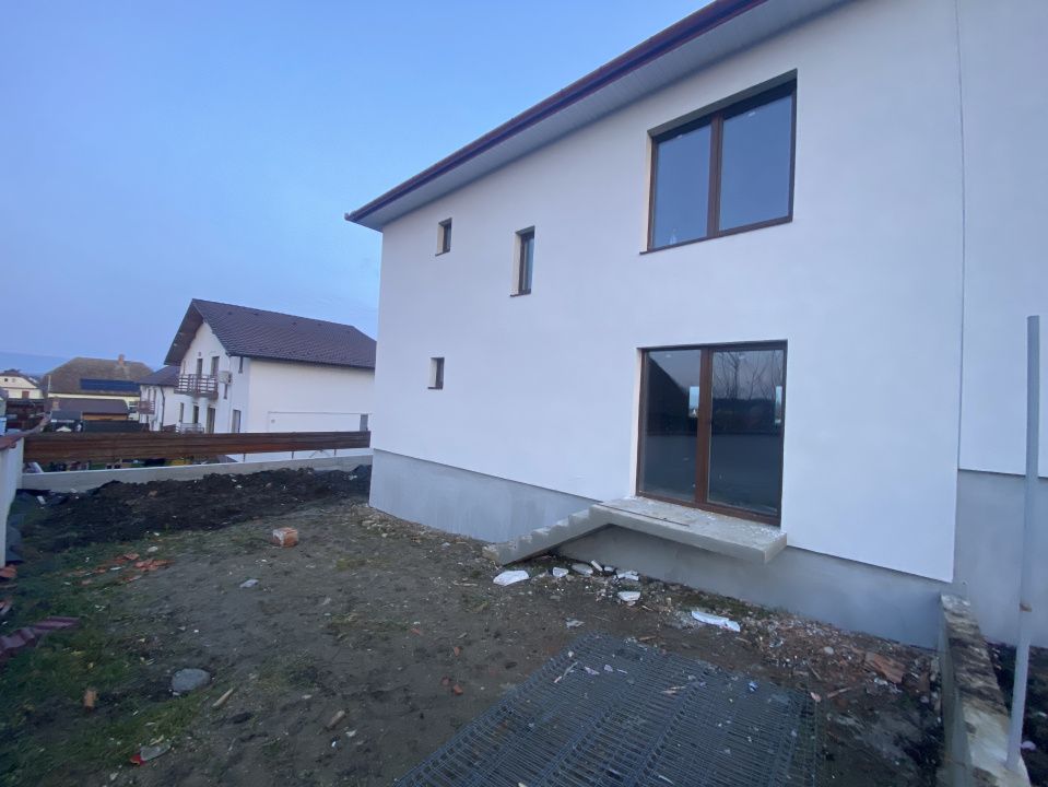 Casa 4 camere de vanzare 117 mpu teren liber 230mp Sibiu in Sura Mica – fotografia 1 din 7