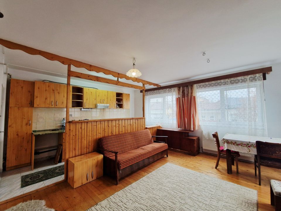 Casa cu o curte comuna  in piata 1848 – fotografia 3 din 29