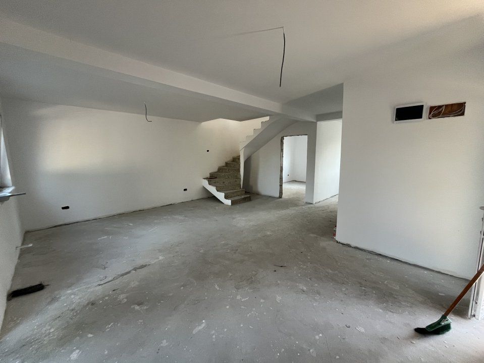 Oportunitate! Vila tip duplex P+1, 5 camere, Valu lui Taian! – fotografia 3 din 11