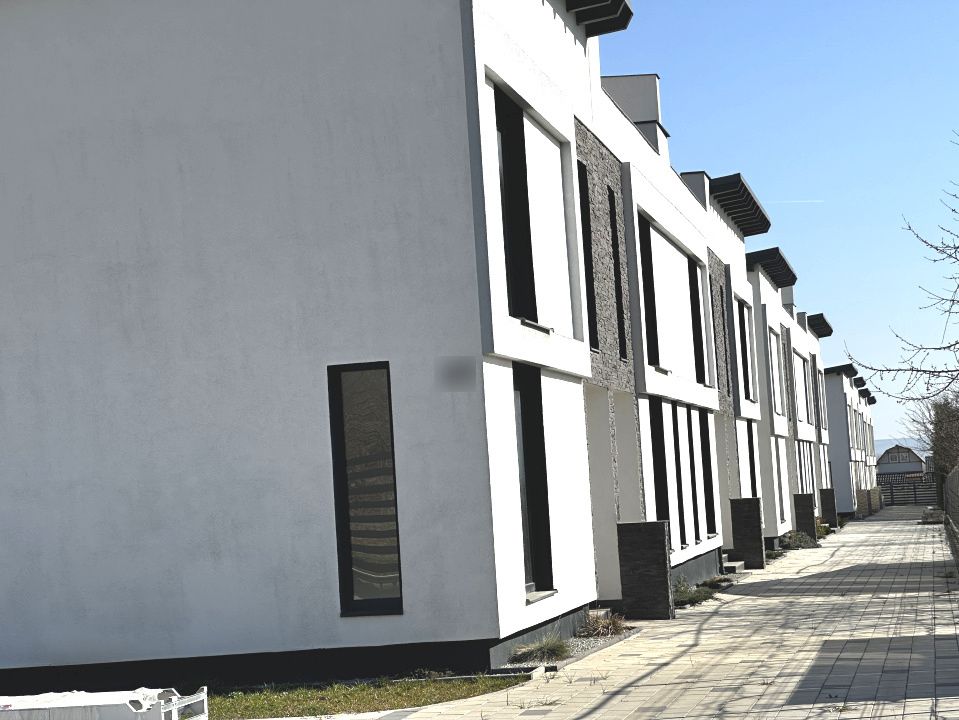 Vila Insiruita Noua la Cheie P+1 Finisata Incalzire pard Balcon Parcare Curte – fotografia 3 din 4
