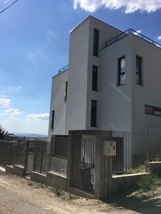 Casă individuală premium, 298 mp utili, teren 470 mp, terasă panoramică | Dezmir – fotografia 6 din 11