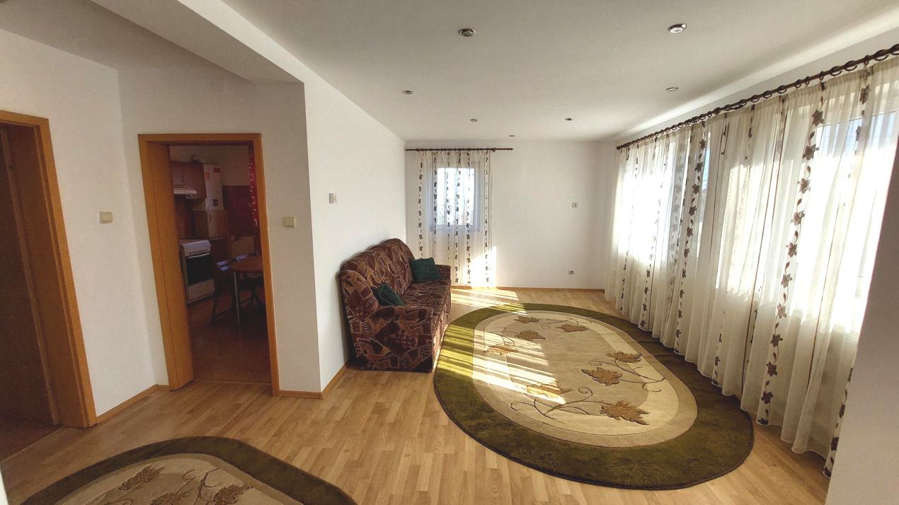 Apartament 3 camere si Garaj, in Vila, finisat – fotografia 1 din 12