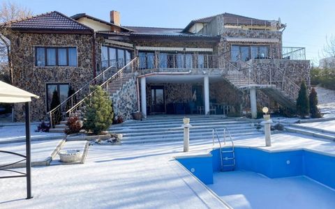 Conac exclusivist în Făget, 1.000 mp utili, teren 2.000 mp și piscină