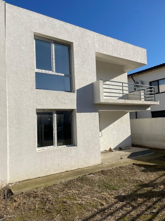 Duplex P+1 de vânzare în Mamaia Sat – 2 dormitoare, birou, terasă acoperită – fotografia 4 din 12
