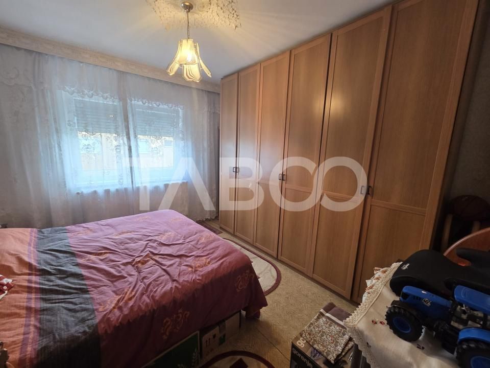 Apartament 3 camere decomandat zona 1 Decembrie 75mp si boxa la subsol – fotografia 4 din 11