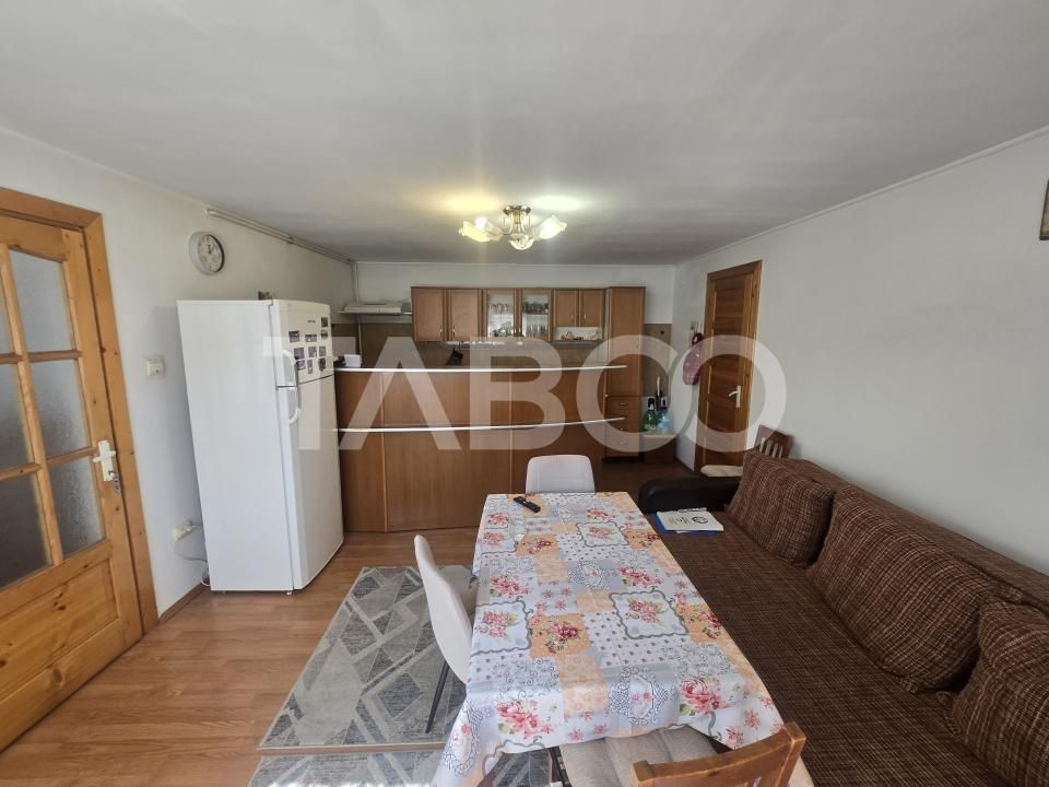 Apartament 2 camere de vanzare la casa 77mp curte pivnita Sub Arini – fotografia 2 din 20