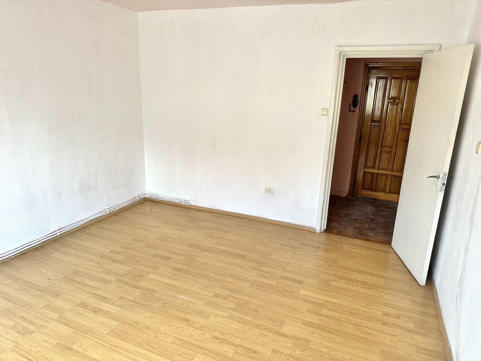 GARSONIERA DECOMANDATA I CETATE I 32 MP I ETAJ 2 I NERENOVATA I – fotografia 2 din 14
