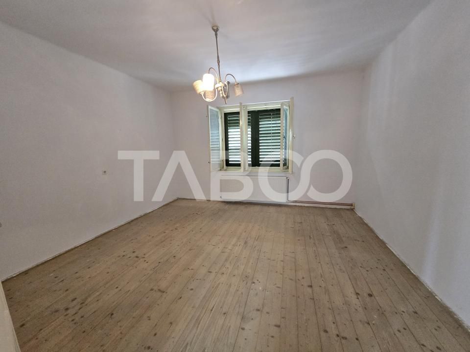 Casa de vanzare cu teren 412 mp pivnita garaj in Terezian Sibiu – fotografia 4 din 34