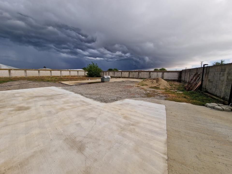 Teren de vanzare  intravilan 700 mp + 800mp livada  Racovița (DB) – fotografia 1 din 3