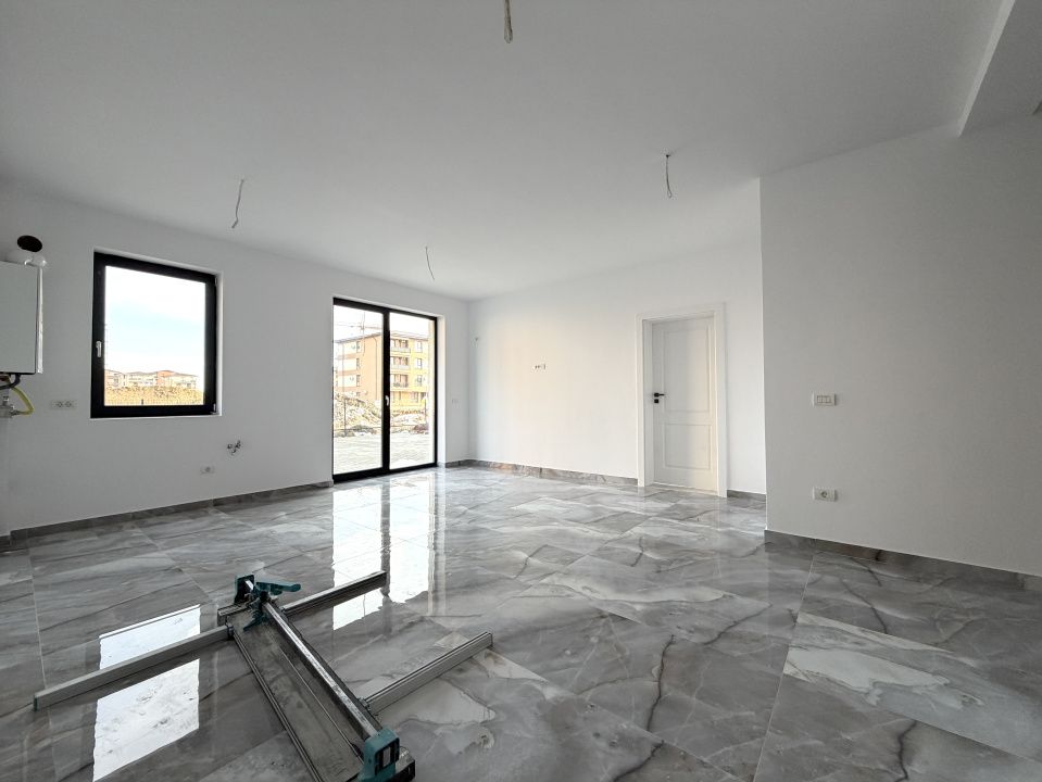 SAD, 53 mp utili, open-space, parter, bloc nou -  Esso Giroc – fotografia 1 din 7
