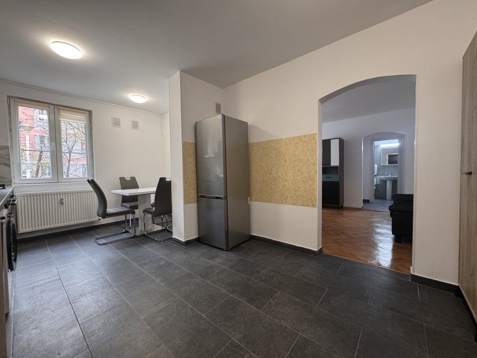3 Camere | 63 MP | RENOVAT | PARTER ÎNALT | SĂLĂJAN – JEAN STERIADI | 114.000 E – fotografia 10 din 15