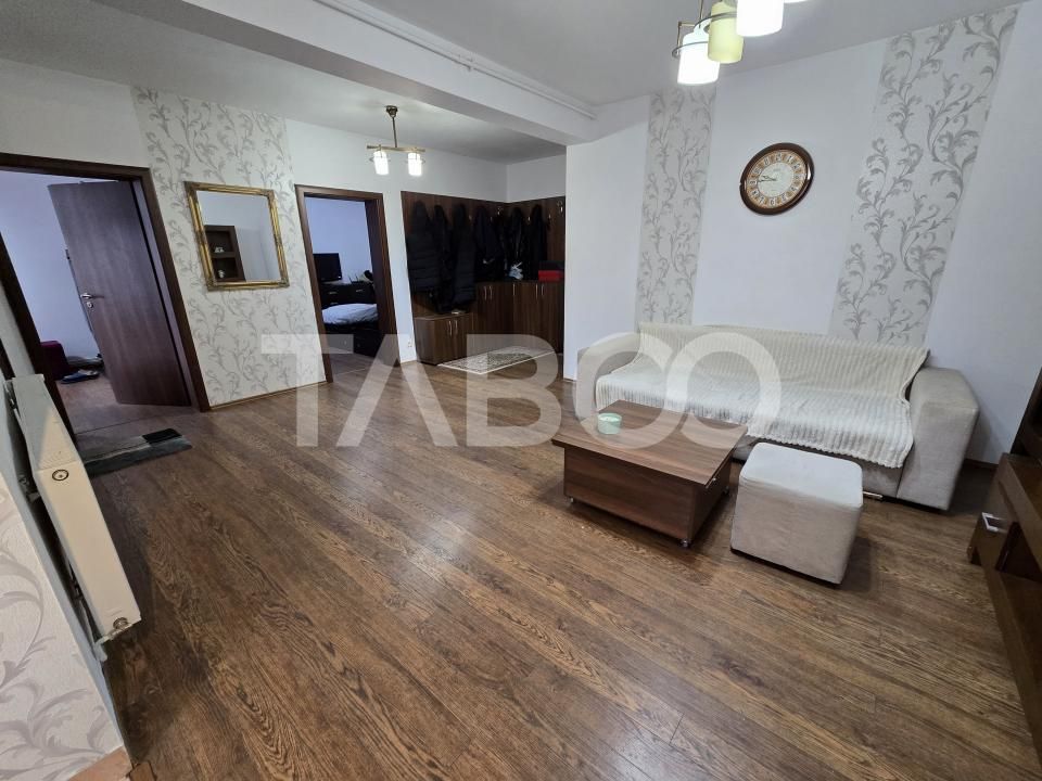 Apartament 3 camere decomandat mobilat balcon parcare Turnisor Sibiu – fotografia 2 din 13