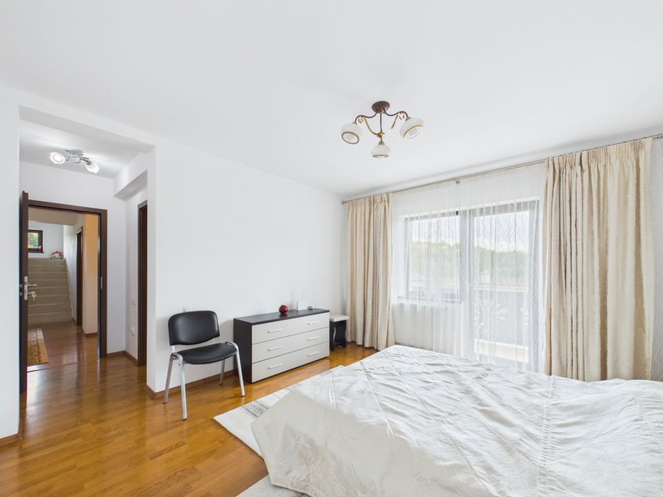 Casa cu priveliste de vis si potential turistic sau investitie in zona Bran – fotografia 17 din 46