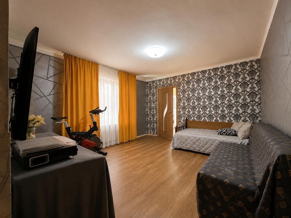 Casa 3 camere, 100 mp utili, 300 mp teren propriu, curte comuna - Sagului – fotografia 1 din 3