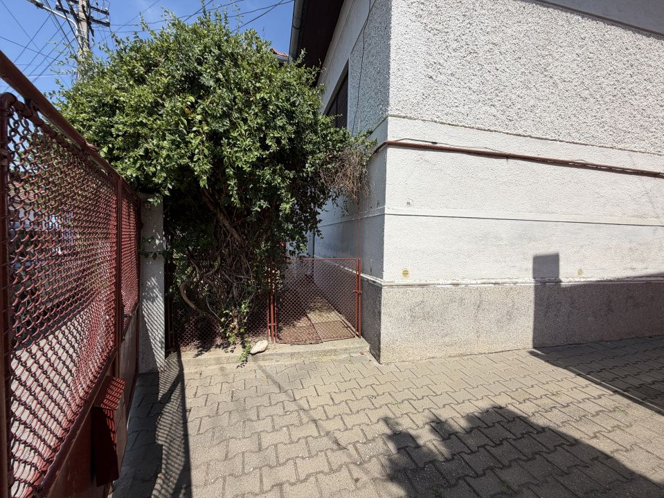 Sebeș Centru – Casă cu suflet 7 Camere 700 mp Teren 2 Garaje Curte Gradină – fotografia 23 din 37