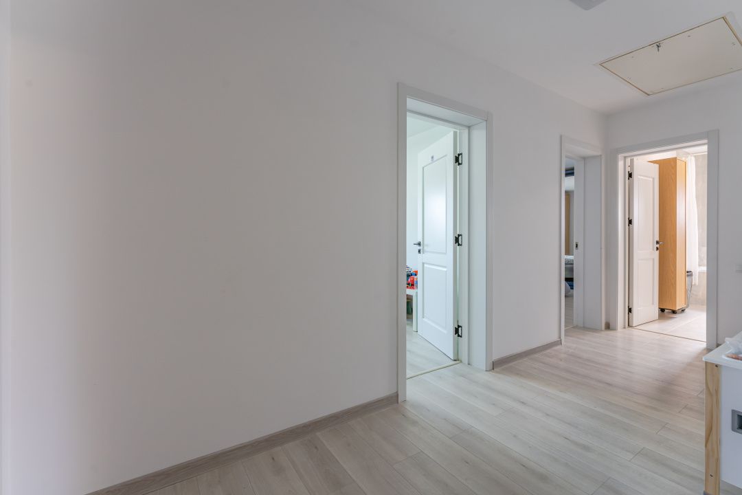 Casa in Harman, cu 4 dormitoare, terasa generoasa si teren de 652 mp – fotografia 18 din 39