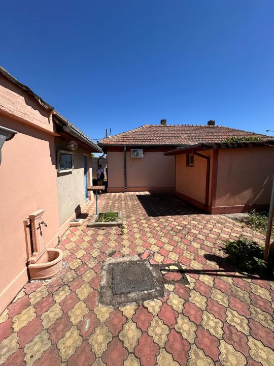 Casă 4 Camere de vânzare în zona  KM 5 - Constanța | Teren 520 mp – fotografia 1 din 22