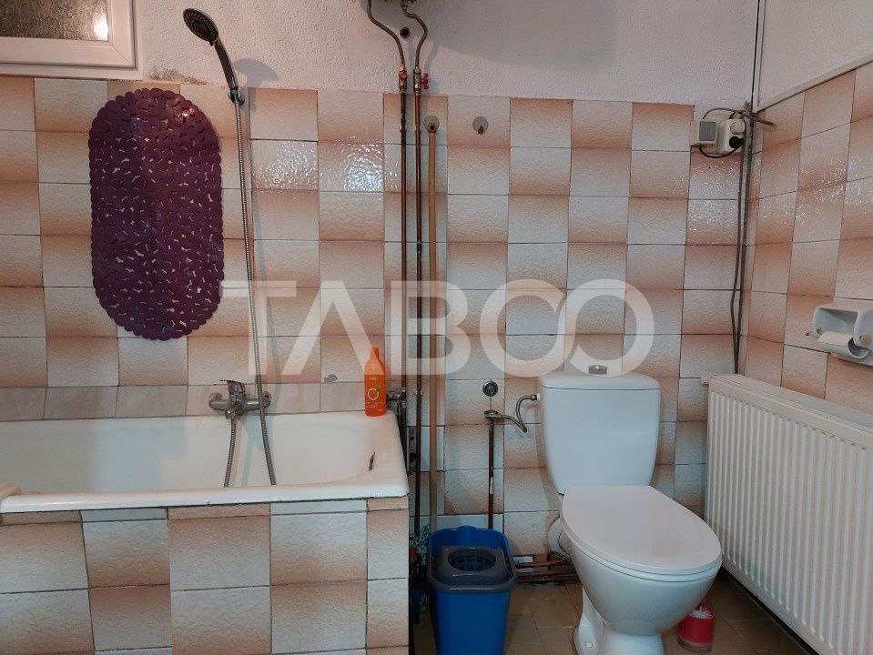 Casa si curte pretabila pentru 2 familii 980 mp teren liber Cisnadie – fotografia 27 din 32