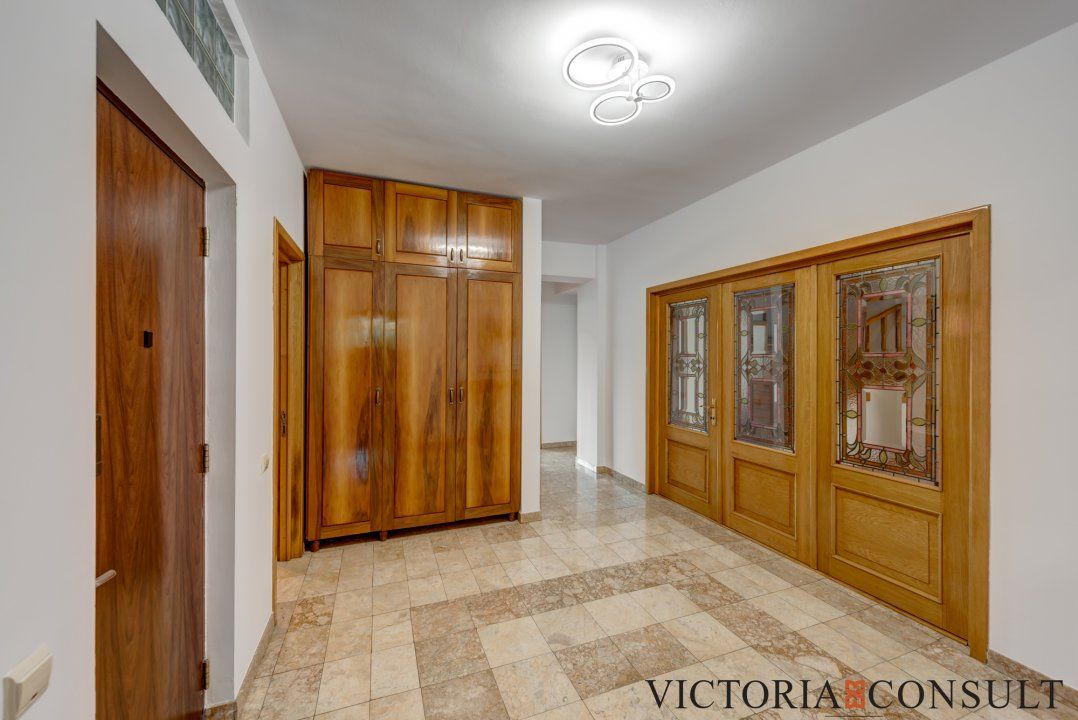 Sediu de firmă cu personalitate | Vilă, grădină, terasă, 3 parcări | 1 Mai – fotografia 7 din 25