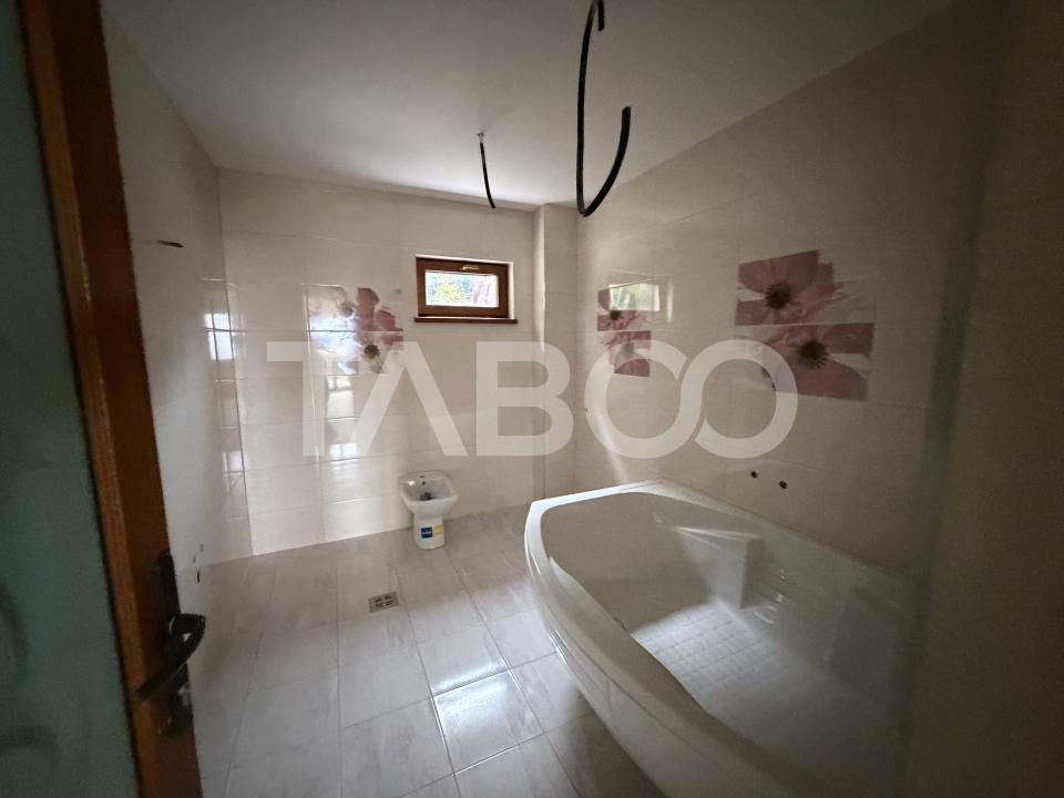 Casa cu potential de investitie 7 camere foisor 4 bazine de pesti – fotografia 9 din 28
