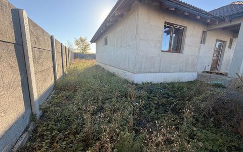 Casa individuala pe parter, 4 camere, 2 bai la gri/rosu - Giarmata Vii