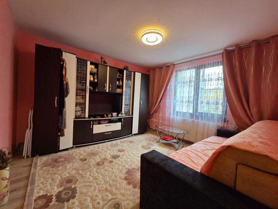 Apartament de 3 camere, decomandat, zona Piata Voievozilor-Alexandru cel Bun – fotografia 2 din 8