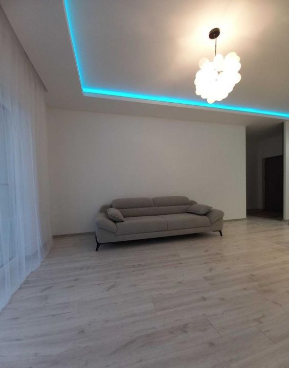 Apartament 2 camere, mobilat, garaj, LIFT, in Blocurile Albe str. Eroilor! – fotografia 2 din 8