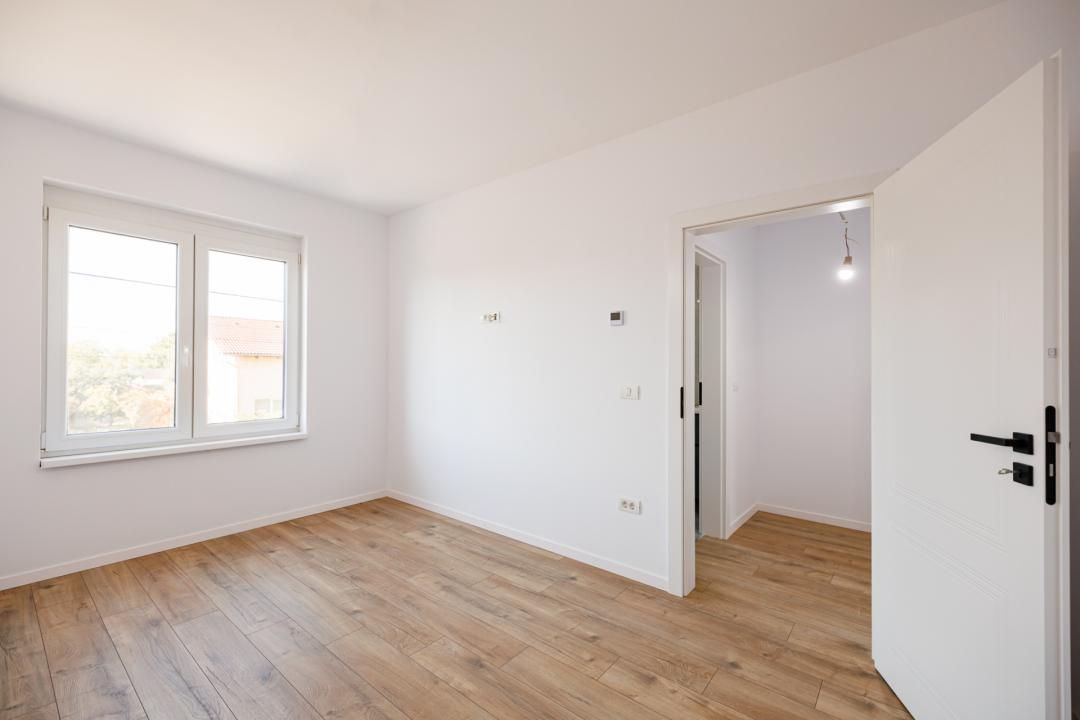 Duplex P+E în Moșnița Nouă, 3 dormitoare, 3 bai, teren 403 mp. Comision 0% – fotografia 27 din 56