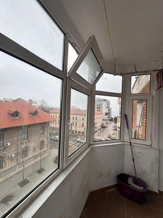 Apartament 3 camere de inchiriat, in zona Centrala -  vedere catre Blvd Mircea – fotografia 16 din 16