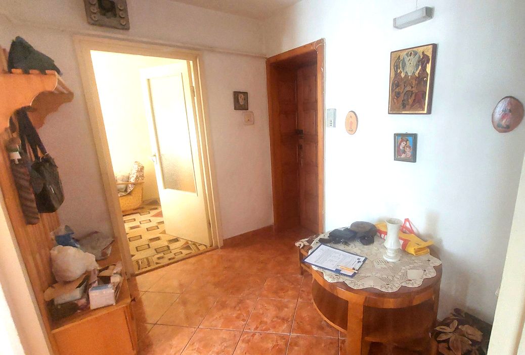 Apartament cu 3 camere spatios in bloc de caramida, etajul 1,  CETATE - Bulevard – fotografia 4 din 8