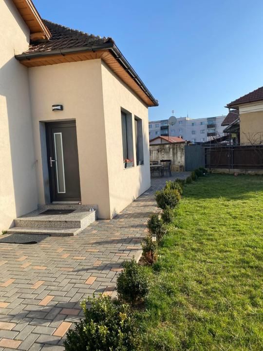 Oportunitate rară în Gheorgheni Casă renovată, teren cu front la două străzi – fotografia 4 din 12