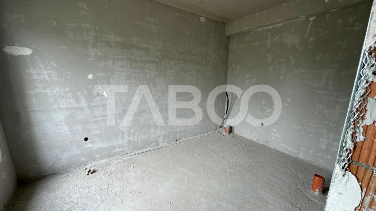Casa tip duplex cu acces 2 strazi cu curte libera 195 mp Mohu Sibiu – fotografia 9 din 13