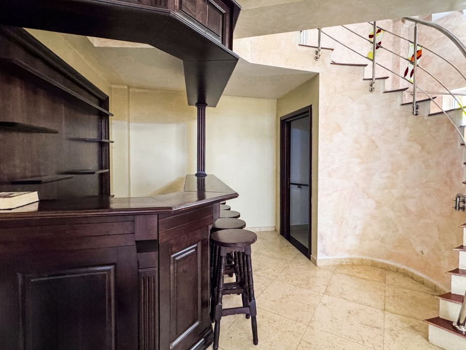 Vilă de închiriat spatioasă | 6 camere | Garaj spatios | Pozitie Centrala – fotografia 13 din 18