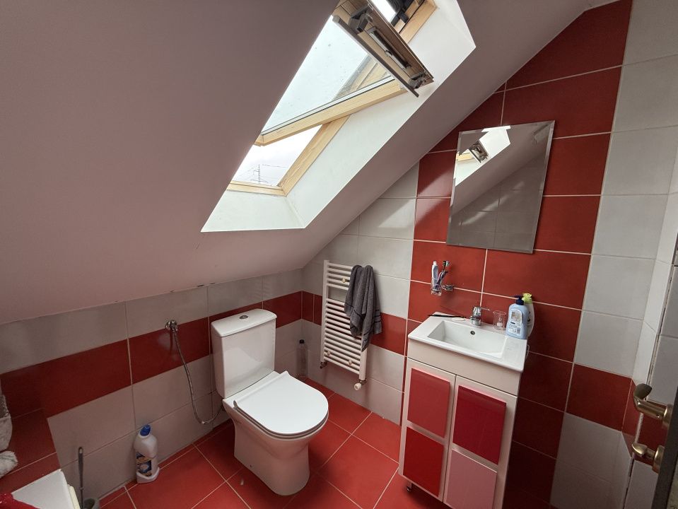De închiriat - Ap. 4 camere, cu curte comună, Florești, 90 mp. – fotografia 11 din 12