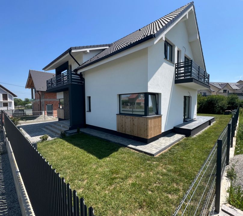 Casă single în Cristian, Sibiu - 4 Camere, 2 Terase, Teren 486 – fotografia 2 din 41
