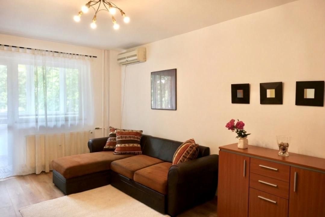 Apartamentul dintre parcuri – fotografia 1 din 16