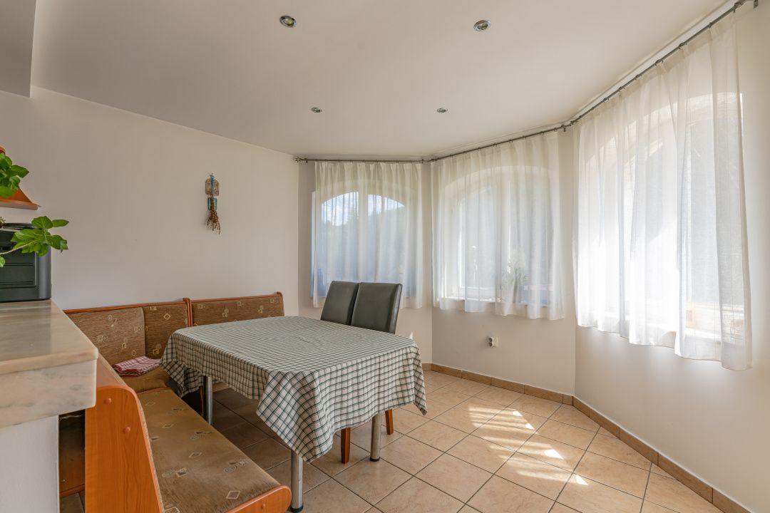 Vilă tip duplex în mijlocul naturii | 6 camere | Garaj, terasă și 5 dormitoare – fotografia 12 din 17
