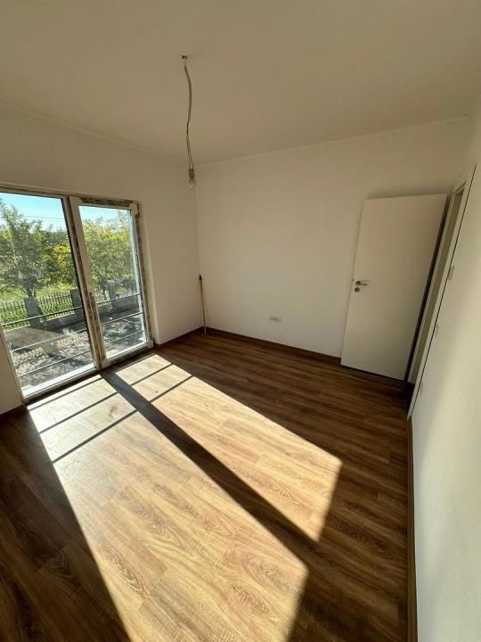 Duplex despartit prin camera tehnica | 4 camere | Toate utilitatile | – fotografia 10 din 18