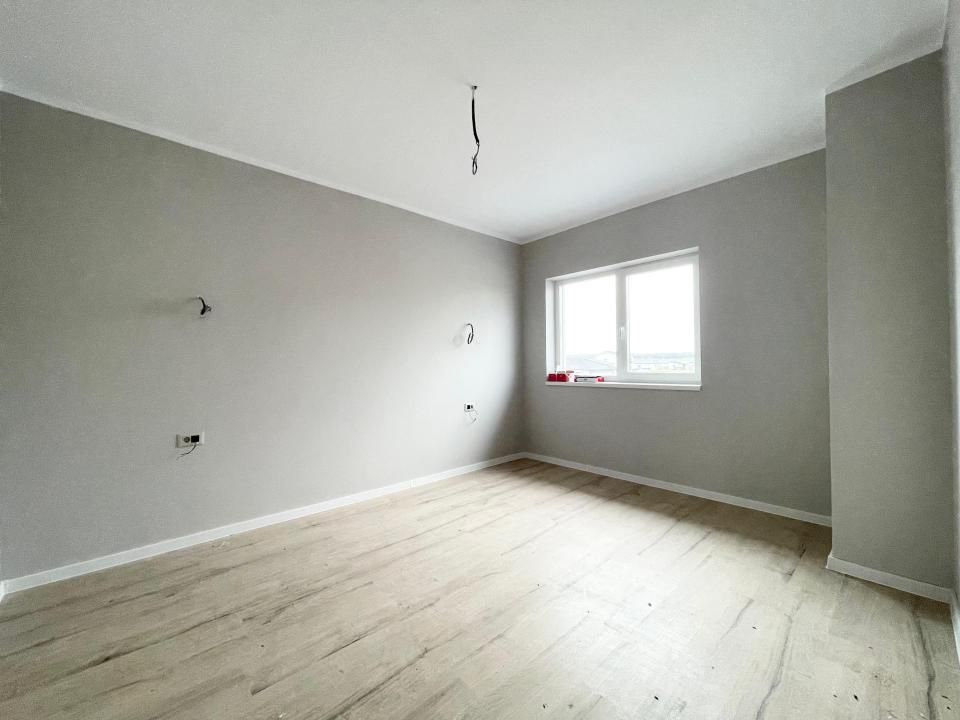 Duplex cu 4 camere despartit prin spatiu tehnic- Mosnita Veche – fotografia 10 din 13