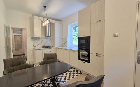 Apartament cu 2 camere partial mobilat in zona centrala
