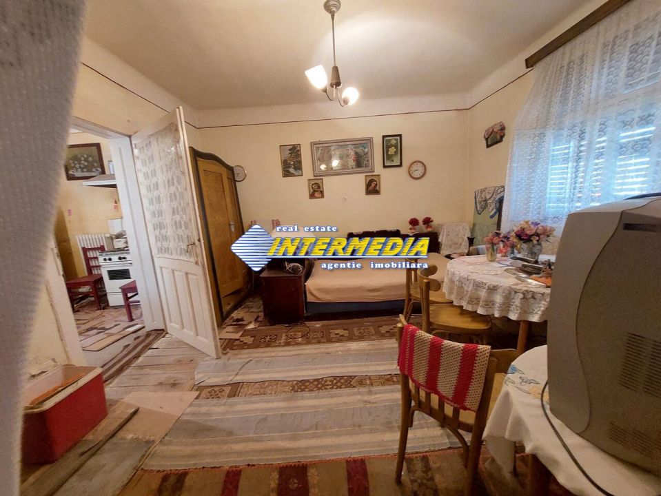 Casa de vanzare in Centru pozitie buna, asfalt, Ideal afacere! – fotografia 4 din 9