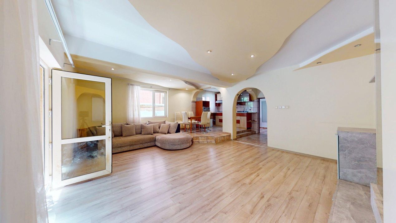 Vila cu 8 camere de vanzare  / teren 840 mp.  -  Prelungirea Ghencea – fotografia 4 din 33