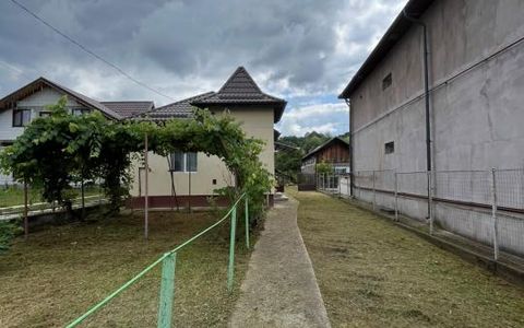 Casă cu 3 camere și teren 1.140 mp toate utilitățile, anexe și acces stradal