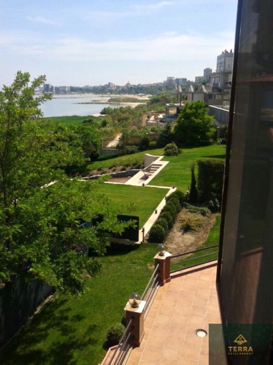 Vilă spectaculoasă cu vedere la mare – zonă exclusivistă Trandafirul – fotografia 1 din 18