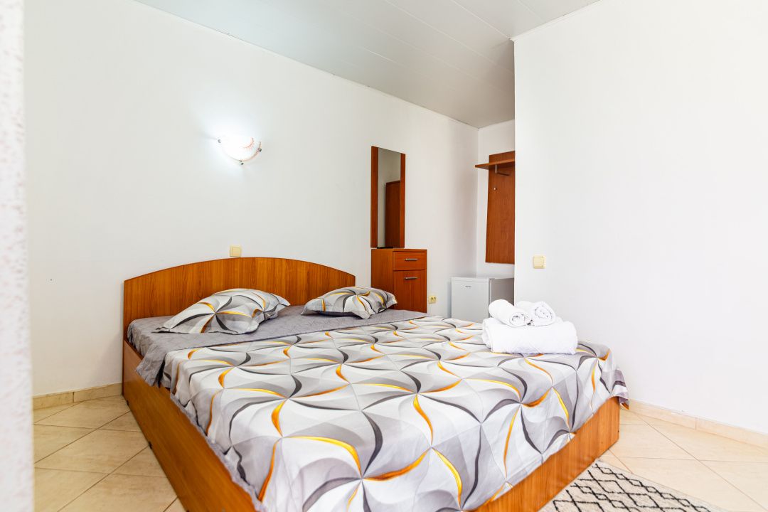 Pensiune cu 18 camere in Costinesti , investitie cu randament de 8% – fotografia 22 din 26