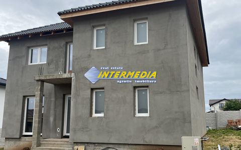 Casa noua de vanzare in Alba Iulia cu 4 camere semifinisata cu apa gaz curent