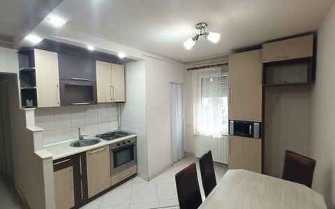 Apartament cu 3 camere, etaj 2, de vânzare în mun. Reghin, bld. Unirii