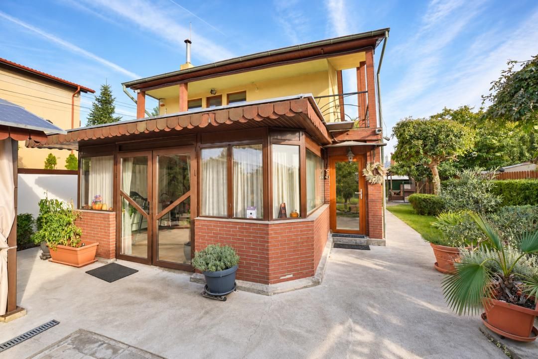 Vilă 8 Camere | 428 MP | Teren 703 MP | 4 Garaje | Voluntari – fotografia 2 din 27
