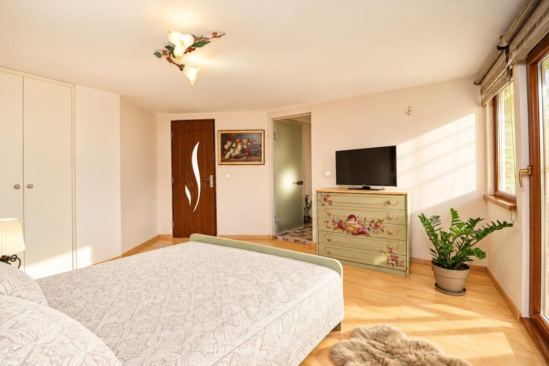 Vilă 8 Camere | 428 MP | Teren 703 MP | 4 Garaje | Voluntari – fotografia 20 din 27