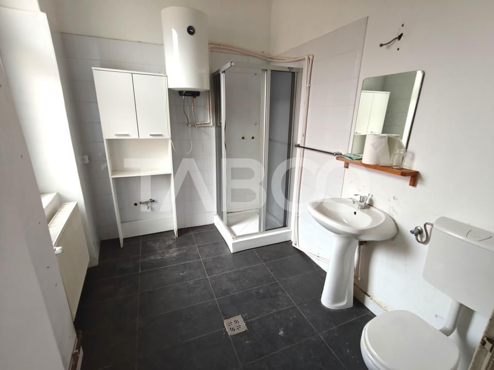 Spatiu de inchiriat in curte proprie - zona Lupeni - Comision 0 – fotografia 7 din 12